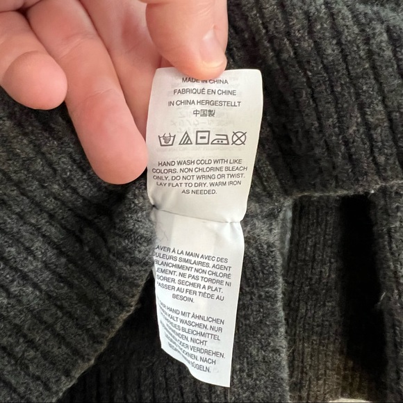 J Crew Gray Merino Wool V Neck Front Pocket Tunic Sweater in Supersoft Yarn - Picture 6 of 7